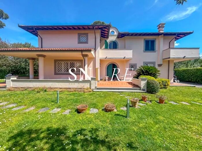 Casa con 6 locali in vendita in Via Don I Lazzeri, Forte Dei Marmi
