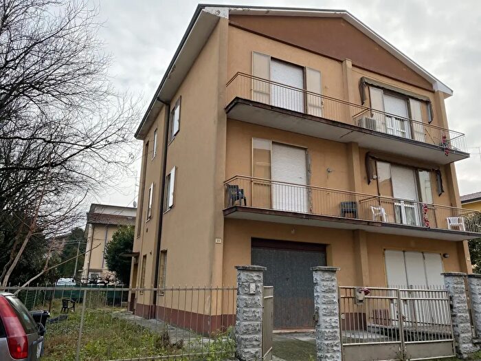 Casa con 6 locali in vendita in Via Piero Nizzi, Reggio Emilia