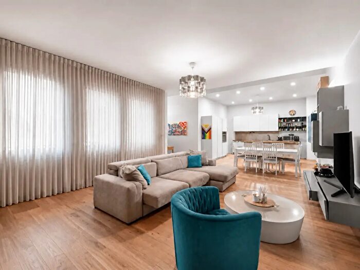 Appartamento quadrilocale in vendita in Gian Giacomo Mora, Milano