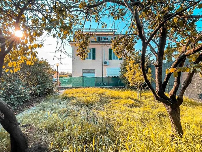 Appartamento trilocale in vendita in Sarzana