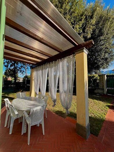 Casa con 5 locali in affitto in Marina di Massa Centro, Massa