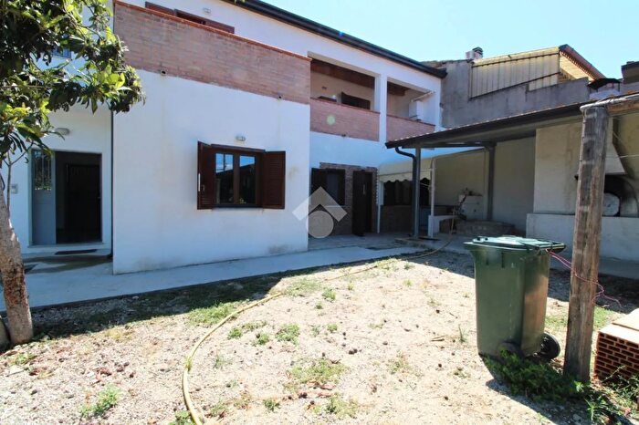 Casa con 7 locali in vendita in Via Lagonegro, Montalto Uffugo