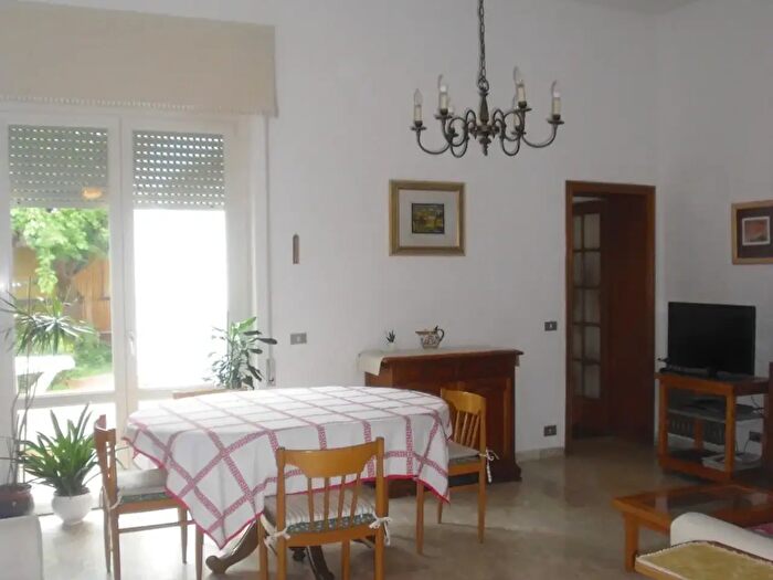 Casa con 5 locali in affitto in Viareggio