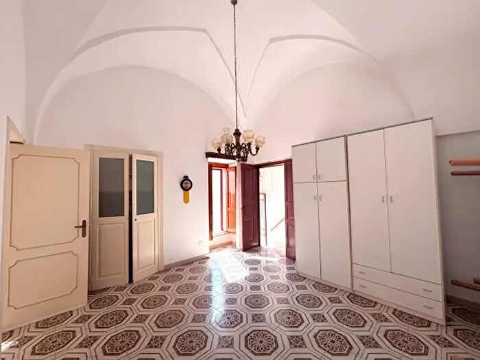 Appartamento con 6 locali in vendita in Via SantAngelo, Montesano Salentino