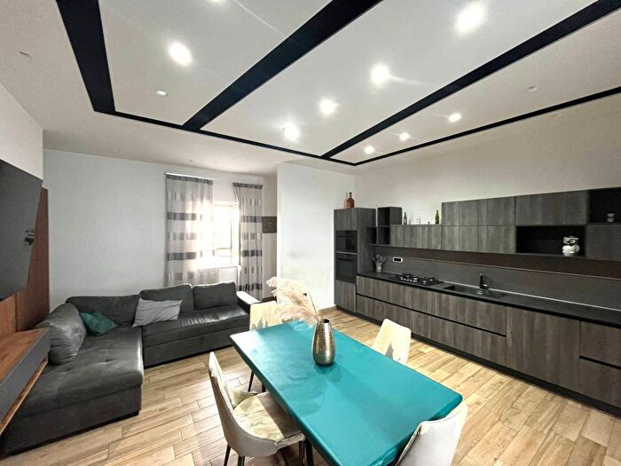 Appartamento trilocale in affitto in Via Provinciale Botteghelle di Portici, Zona Industriale Marina, Napoli