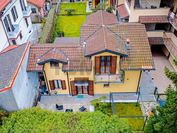 Casa con 6 locali in vendita in Via del Bregaa Snc, Mesenzana