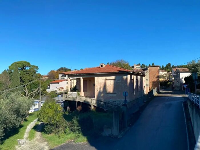 Casa con 6 locali in vendita in Casciana Terme Lari