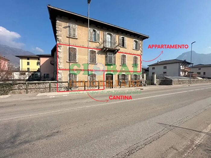 Appartamento trilocale in vendita in Piazza del Municipio, Castelnuovo