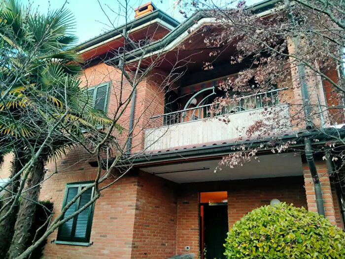 Casa con 5 locali in vendita in Via Mayer, Tradate