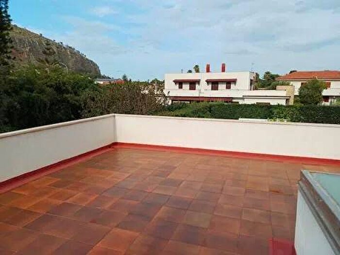 Appartamento trilocale in affitto in Via Pazienza, Mondello Valdesi, Palermo