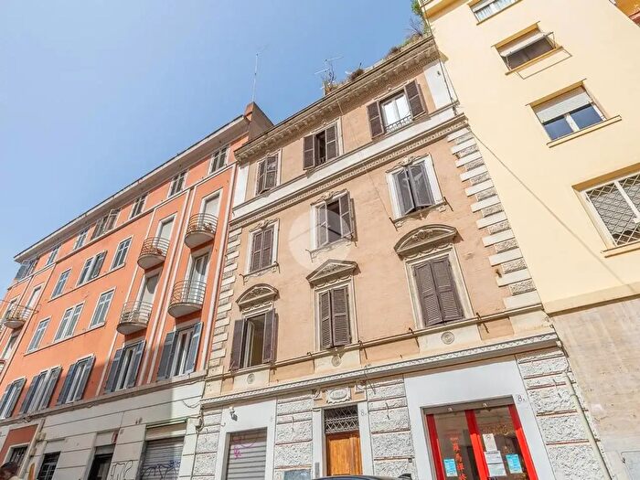Appartamento quadrilocale in vendita in Via Ferruccio, Roma