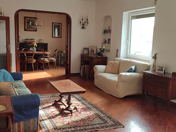 Appartamento con 6 locali in affitto in Via Torquato Tasso, Piazza Amedeo Parco Margherita, Napoli