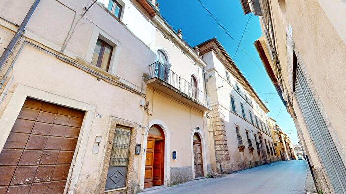 Appartamento trilocale in vendita in Via Giuseppe Garibaldi, Rieti