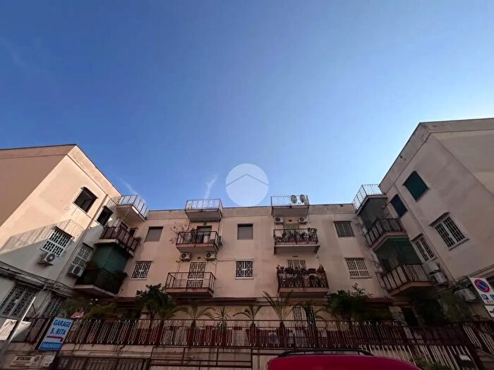Appartamento bilocale in vendita in Via Macedonio Melloni, Napoli
