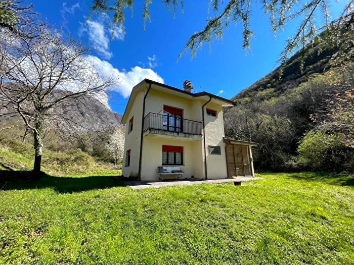 Casa con 5 locali in vendita in Via Santa Caterina, Venzone