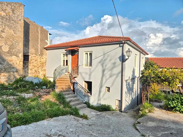 Appartamento trilocale in vendita in Via Regina Margherita Snc, Ogliastro Cilento