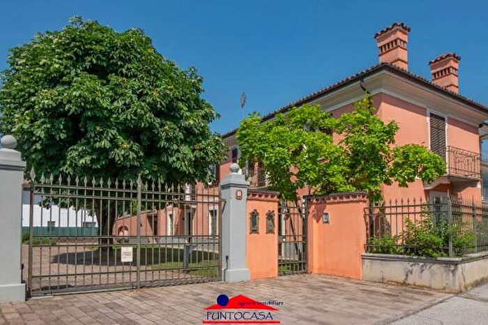 Casa con 6 locali in vendita in Via San Giacomo, Busca