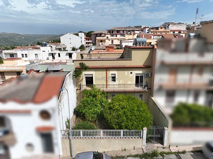 Casa quadrilocale in vendita in Via Gagliardi, Noto