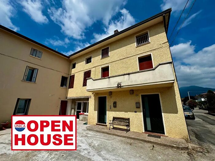 Appartamento bilocale in vendita in Via Santa Chiara, Zane'
