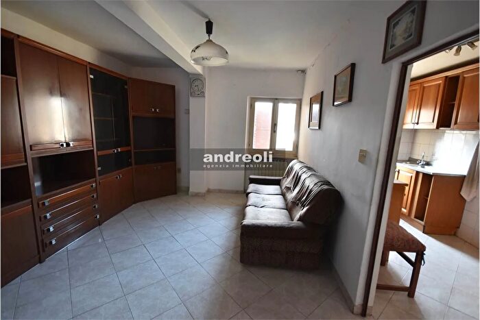 Casa con 6 locali in vendita in Monte San Vito
