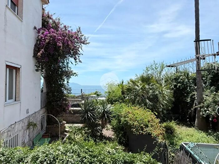 Appartamento bilocale in affitto in Via Marechiaro, Napoli