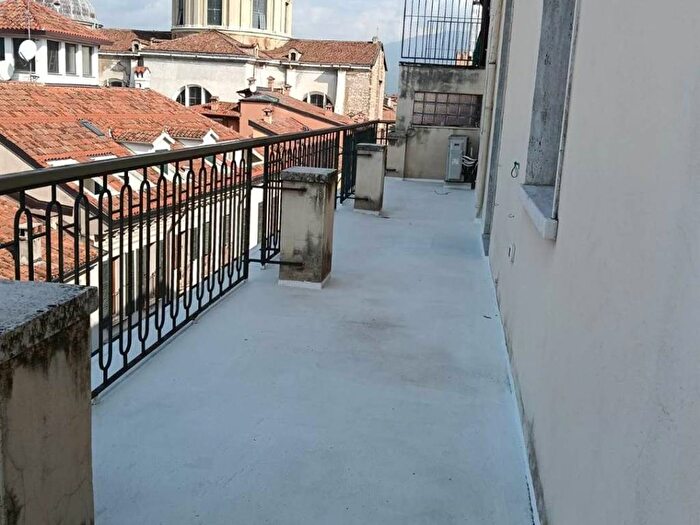 Appartamento quadrilocale in affitto in Loggia Garibaldi, Brescia