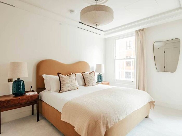 Appartamento con 5 locali in affitto in Via Luigi Vitali, Palestro, Milano