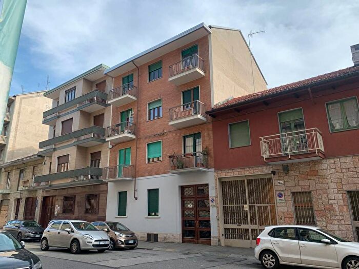 Appartamento trilocale in affitto in Via Crescentino, Barriera di Milano, Torino