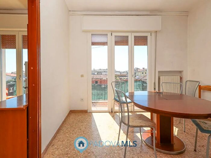 Appartamento quadrilocale in vendita in Via Genova, Campagna Lupia