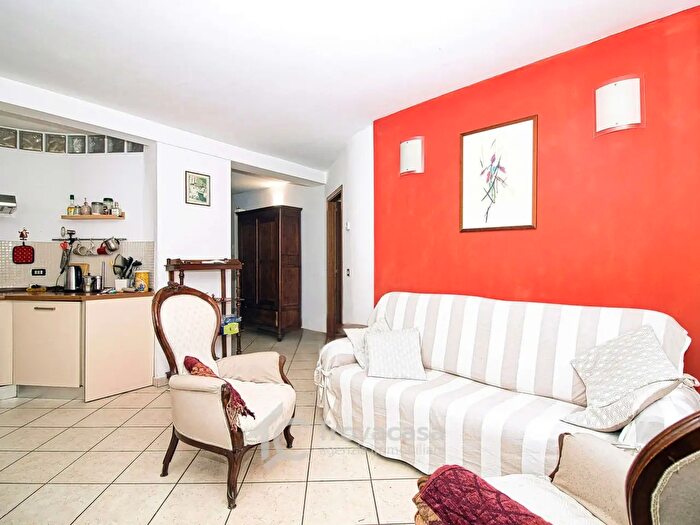 Appartamento trilocale in vendita in Via San Pietro, Modena