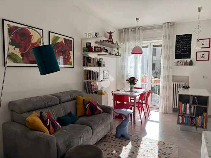 Appartamento trilocale in vendita in Via Vincenzo Vela, Milano