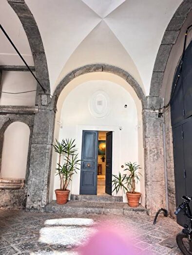 Appartamento bilocale in affitto in Via Maddaloni, Centro Storico, Napoli