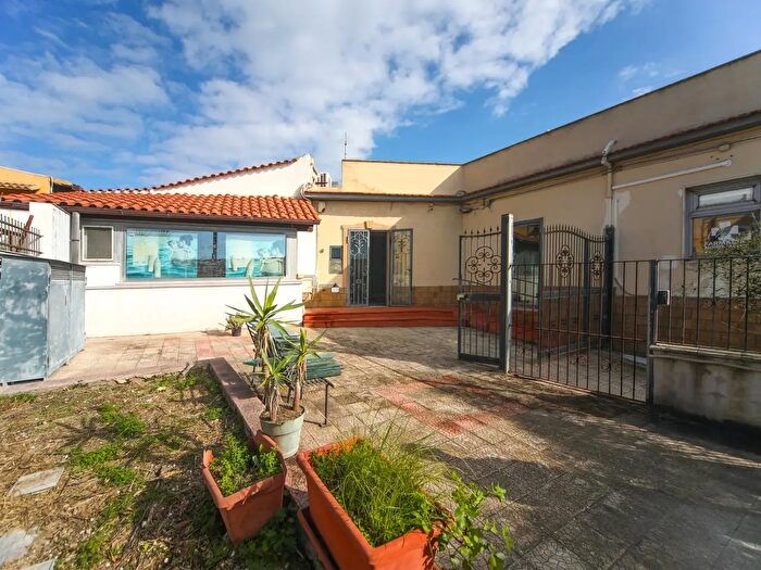 Casa con 6 locali in vendita in Viale Epicarmo Corbino, Augusta