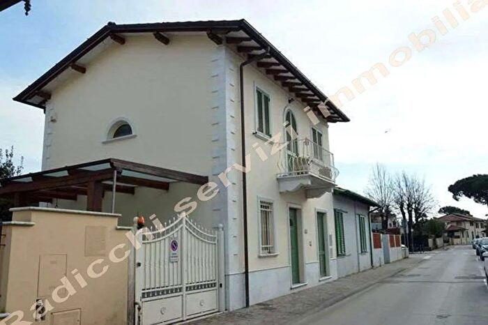 Casa trilocale in affitto in Via Ammiraglio Morin a, Forte Dei Marmi