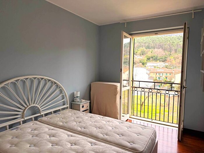 Appartamento trilocale in affitto in Centro, Ameglia