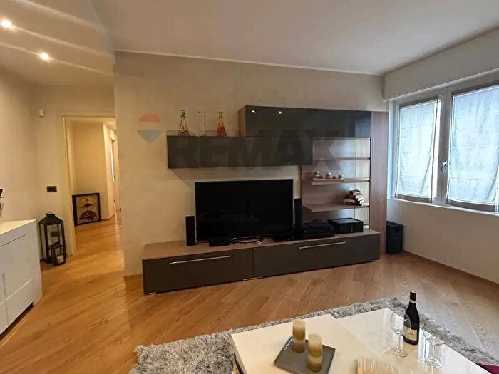 Appartamento trilocale in vendita in Garlate