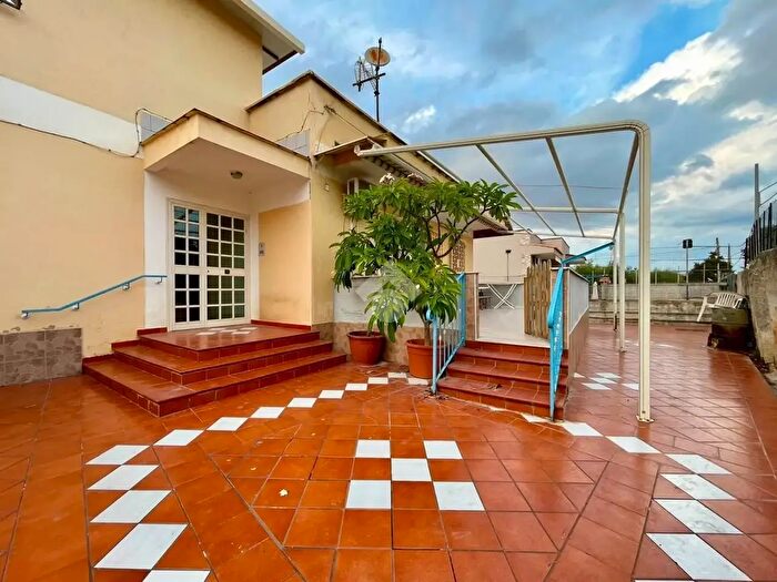 Casa con 6 locali in vendita in Via Sambucia, Palermo