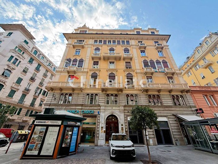 Appartamento con 5 locali in affitto in via cesarea, Quadrilatero, Genova
