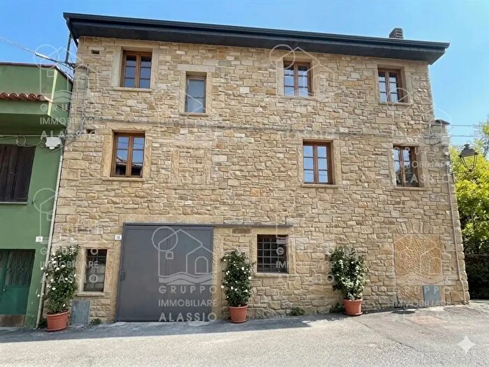Casa quadrilocale in vendita in Borgata Ponte, Garlenda