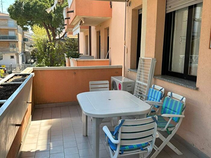 Appartamento con 5 locali in affitto in Paese, Riccione