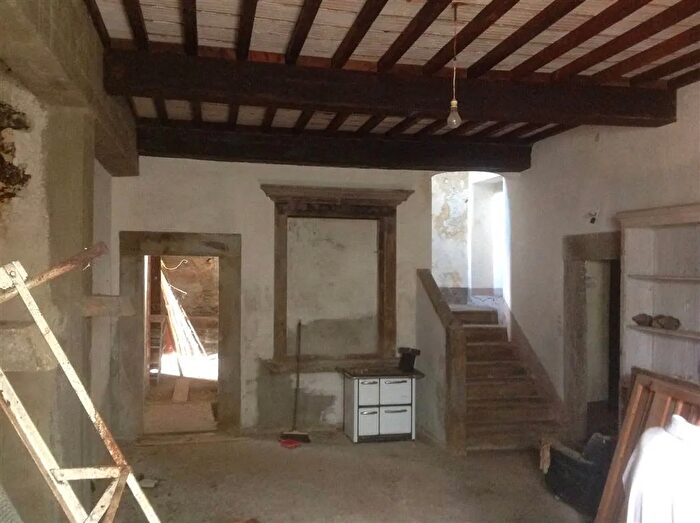 Casa con 14 locali in vendita in Via Vezzano Vicchio, Vicchio