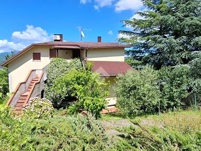 Casa con 9 locali in vendita in Via Cima Terra, Fivizzano