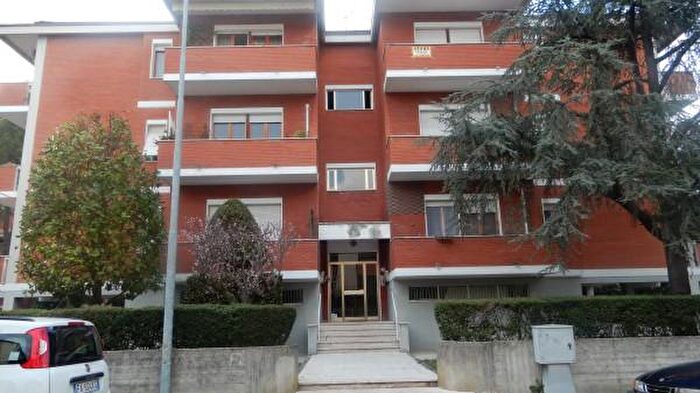 Appartamento con 6 locali in vendita in Viale Felice Cavallotti, Jesi