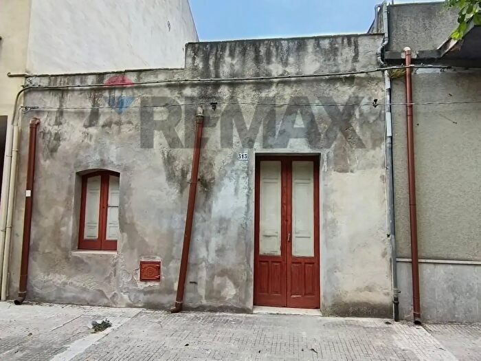 Casa con 6 locali in vendita in Via Vespri, Valderice