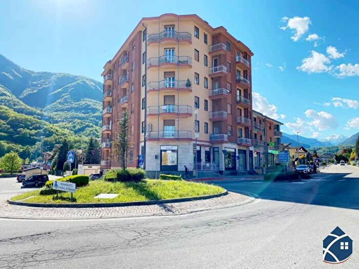 Appartamento trilocale in vendita in Pinasca Via San Paolo, Pinasca