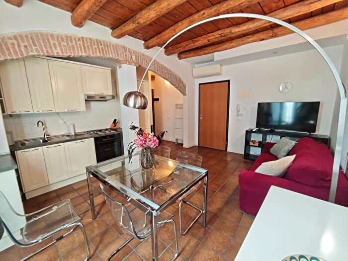 Appartamento trilocale in affitto in Piazza di Porta San Vitale, San Vitale, Bologna
