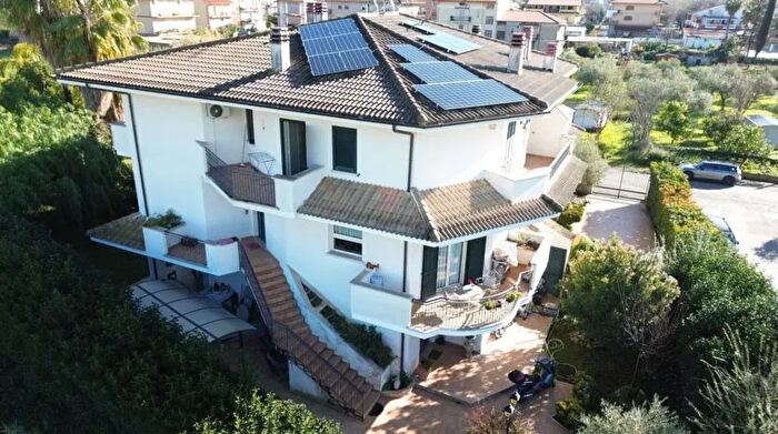 Casa con 7 locali in vendita in Via Madonna delle Grazie Fondi Centro, Fondi