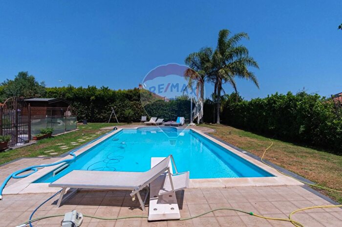 Casa con 7 locali in vendita in Largo Angelo dArrigo, Viagrande