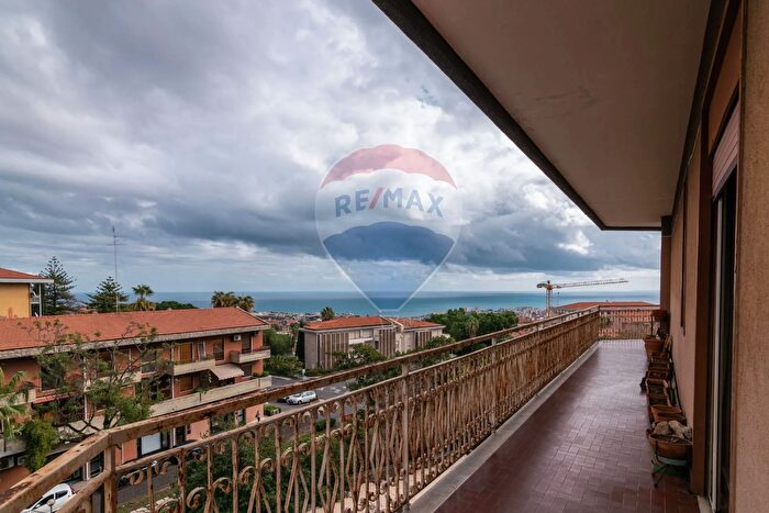 Appartamento con 7 locali in vendita in Via Carnazza, Tremestieri Etneo