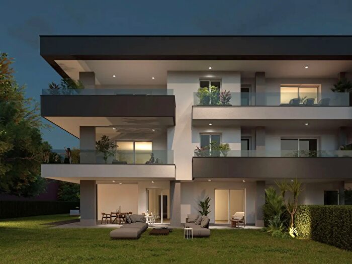 Appartamento trilocale in vendita in Via Trieste, Cadorago